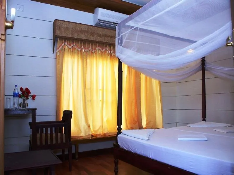 Indraprastham Houseboat Hotel Alappuzha 2*,  India